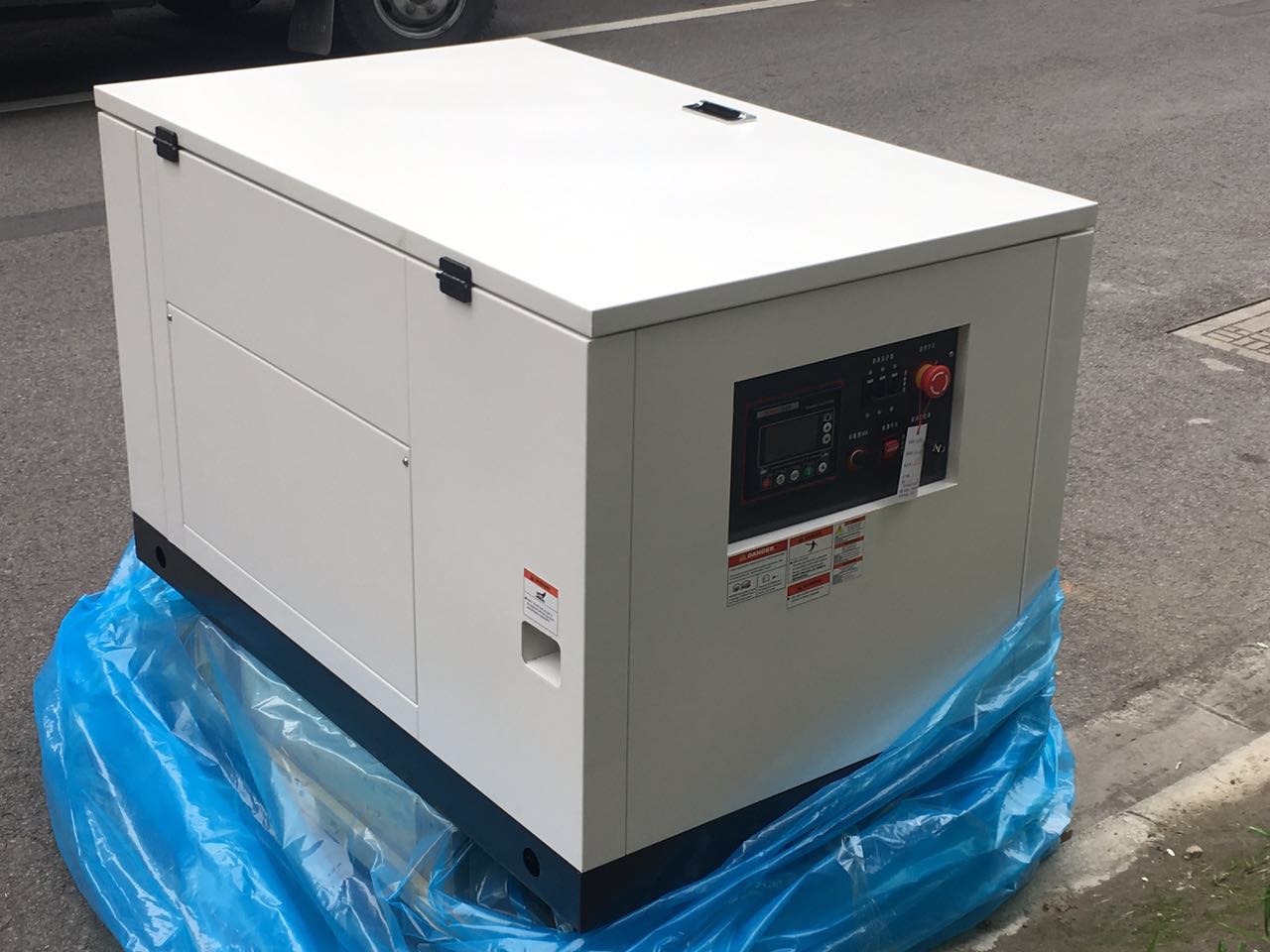 15kw应急静音汽油发电机移动式380V